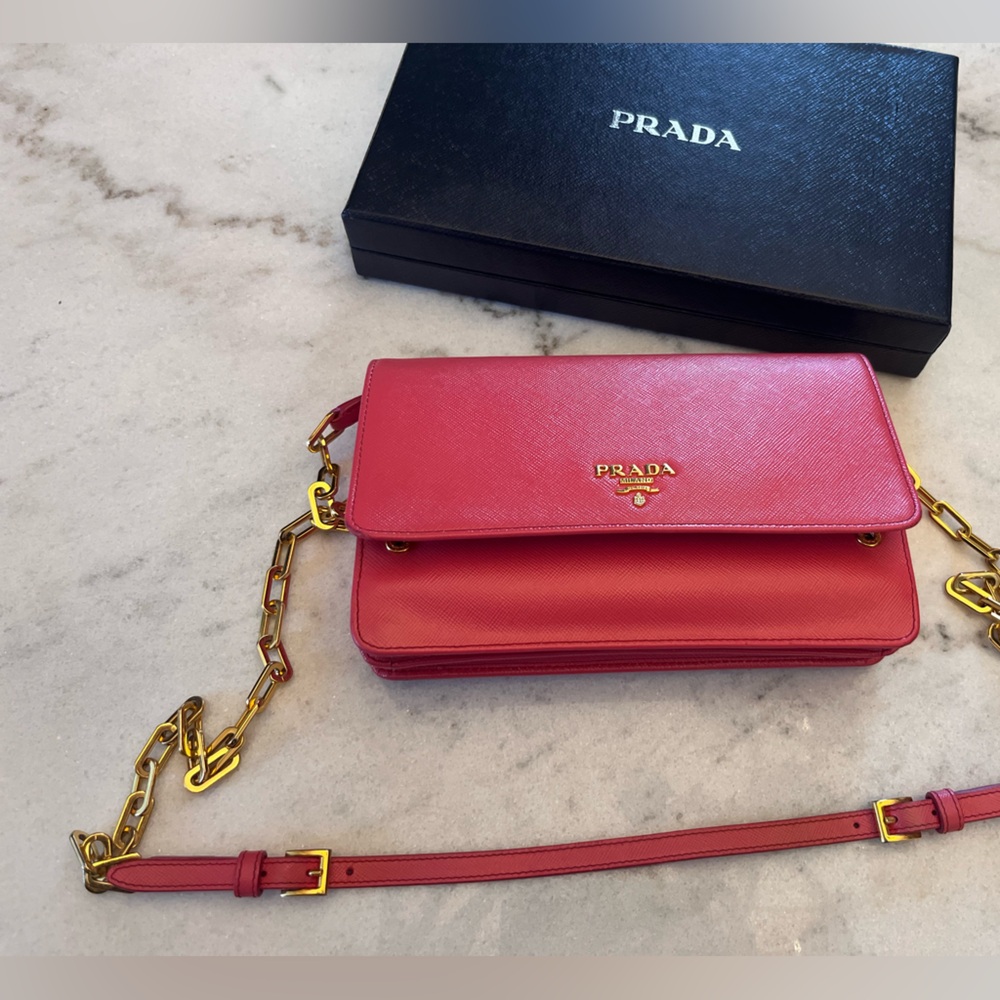 Prada pink Crossbody Bag with Gold Chain - Picture 8 of 16